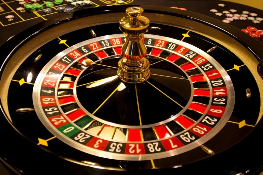 ¿Cómo calcular dónde caerá la bola en la ruleta?