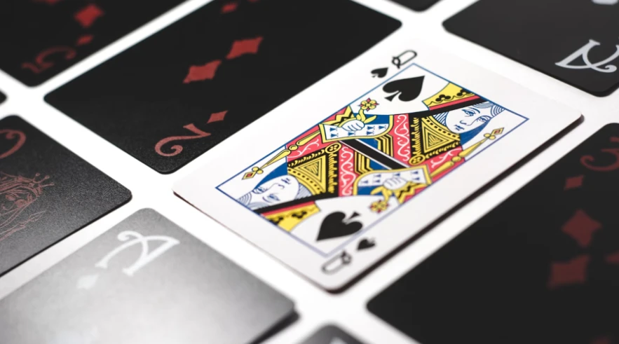 ¿Qué es la apuesta en paralelo 21+3 en Blackjack?